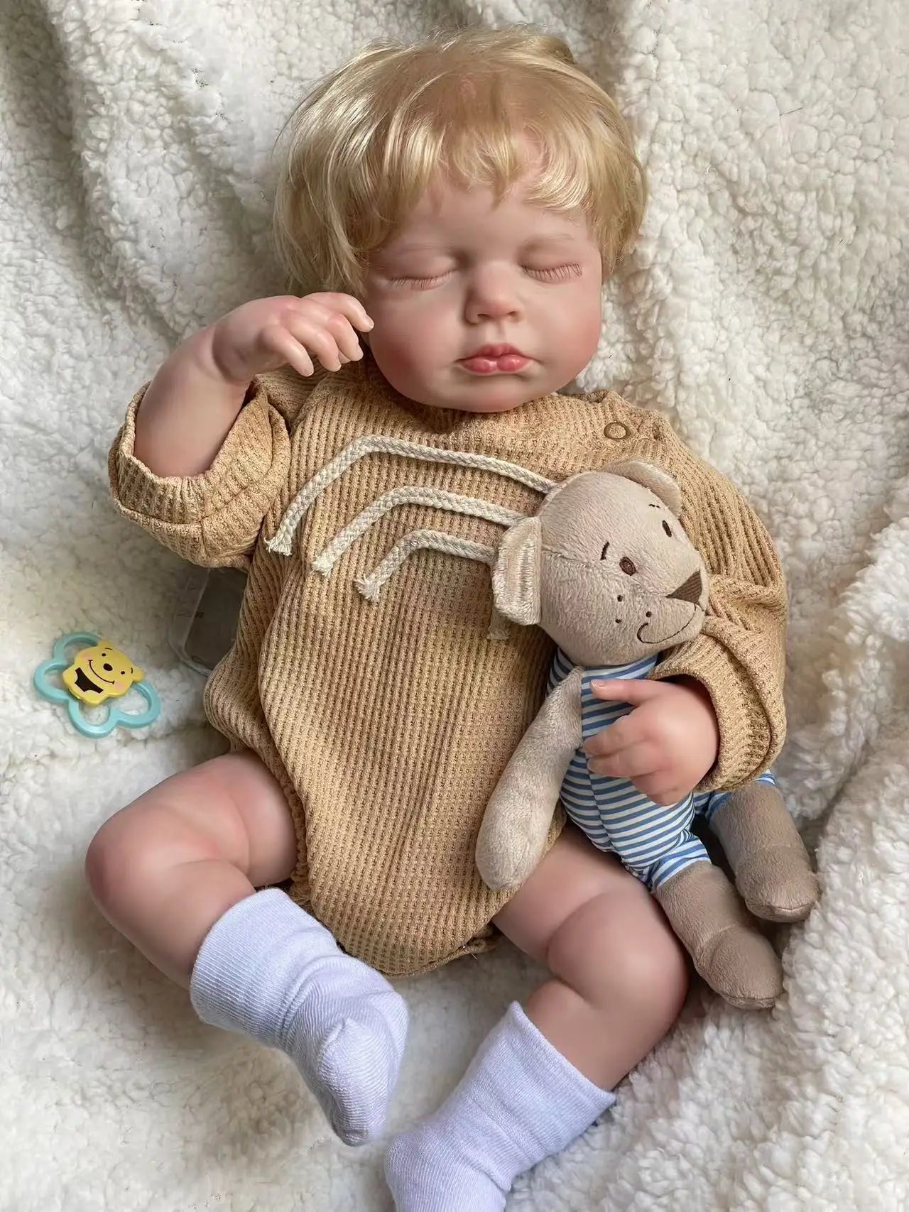 Ludovica bambola reborn in posizione dormiente