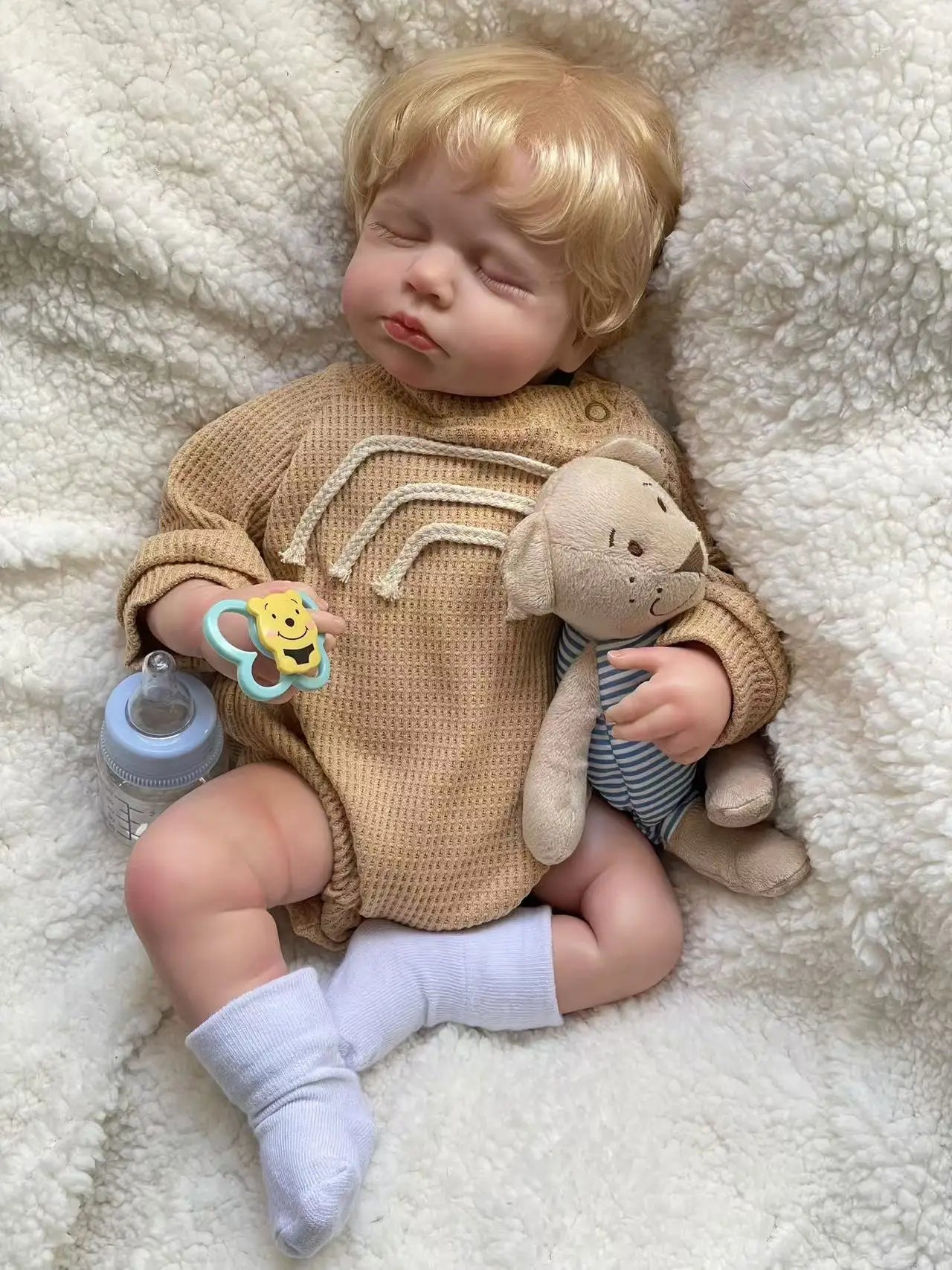 Ludovica bambola reborn in posizione dormiente